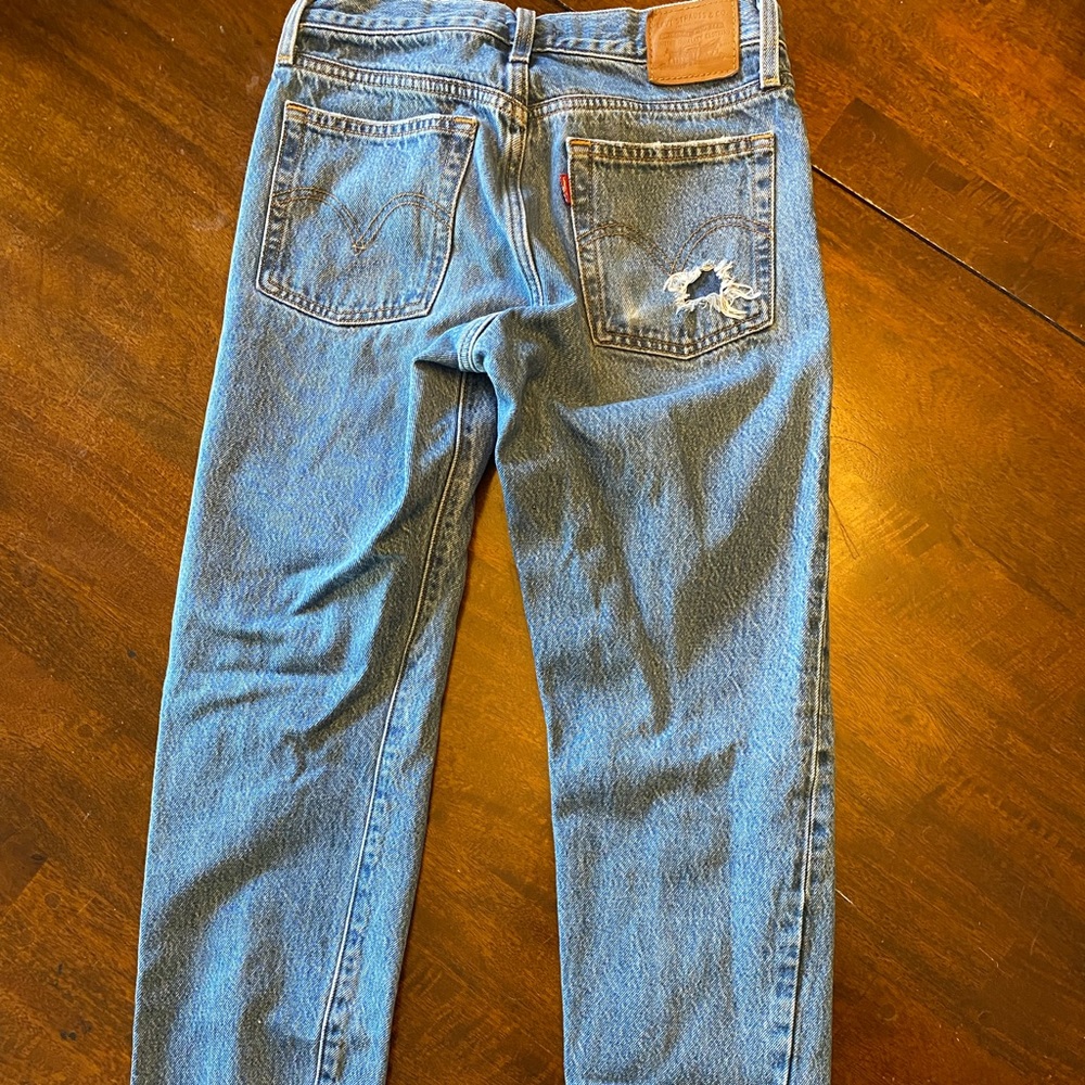Levi Distressed Wedgie Jeans size 25